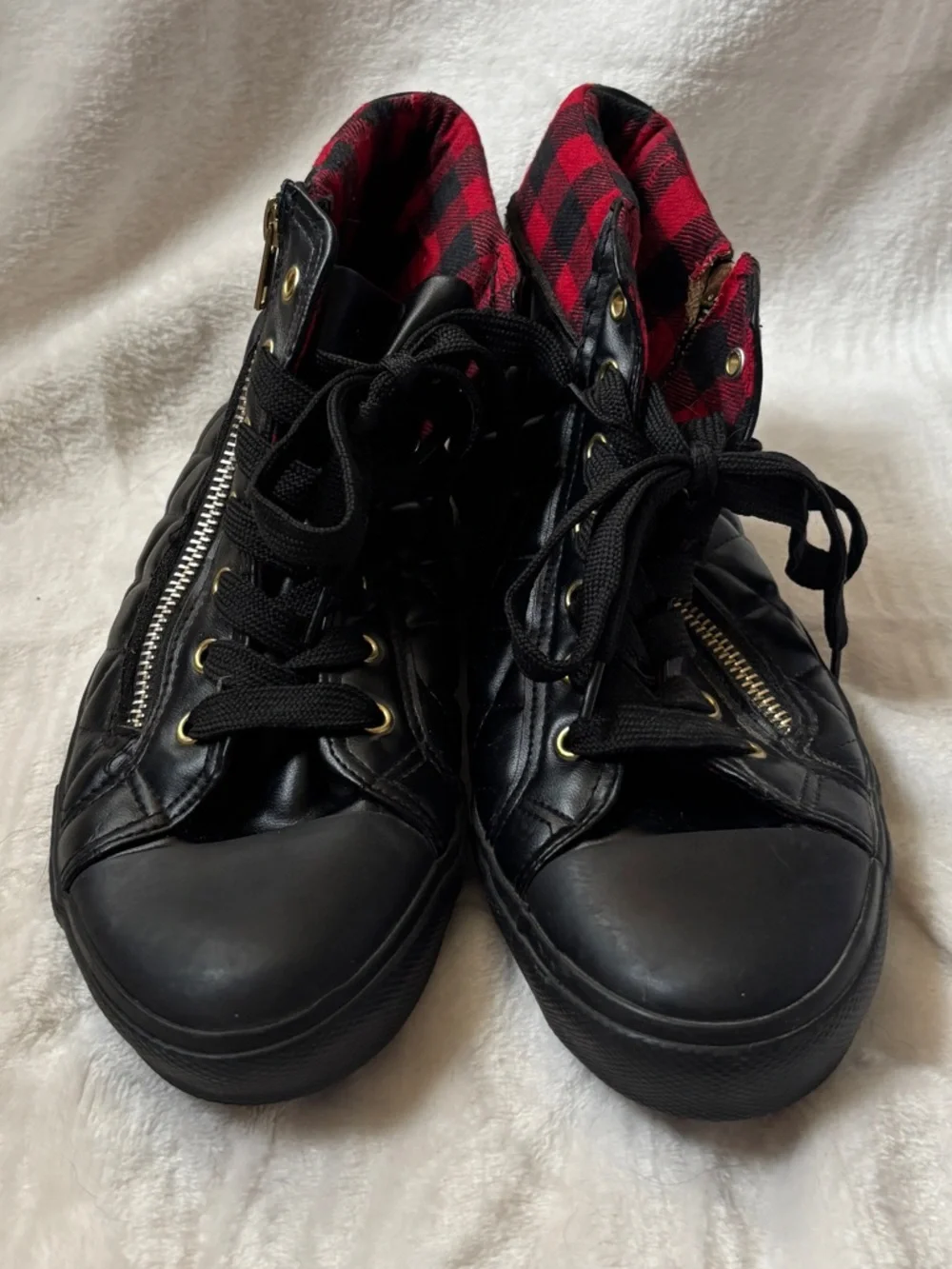Joe Boxer Black Quilted High Top Sneakers Size 9 Buffalo Plaid Lining Side Zip